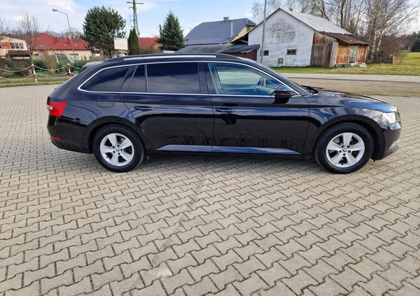 Skoda Superb cena 69900 przebieg: 188000, rok produkcji 2016 z Gorlice małe 172